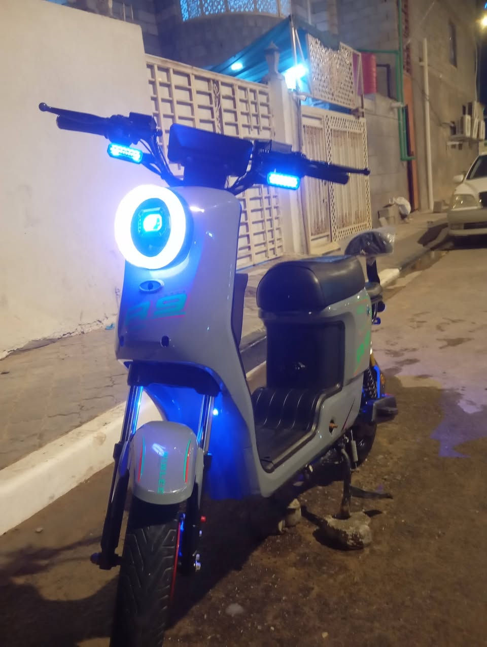 السلام عليكم دراجه للبيع ار 9 اول مواصفات موديل 25 بسرعه 109 حقيقي 80 كهربائيات اخوط كله جديد دراجه فول ومواصفات العنوان بصره الزبير السعر 440 رقم الهاتف ***********
