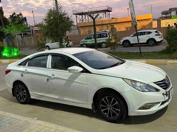 هيونداي سوناتا 2013 خليجي
مكينه 2400 كير 6 نمر
رقم القادسيه الدولي الجديد وهزه جديده باسمي شخصيا 
تبريد ثلج قطعتين امامي وخلفي
مواصفات نص فول 
حساسات خلفيه 
شاشه كبيره 
كامره خلفيه
تحكم بالستيرن
مري شفط واشاير بالمري 
ويل كروم
لد امامي 
كشنات مخمل 
تخم تاير جديد 
حداديه جديده برغي واحد مابيه نقص 
السياره بيه رش بسيط قطعتين فقط بدون تبدل او فتح
ونصبته كلش حلوه الواقع احلى من الصور 
السعر  130 وبيه مجال بسيط 
مكاني الديوانيه قضاء عفك 
رقم التلفون ***********
