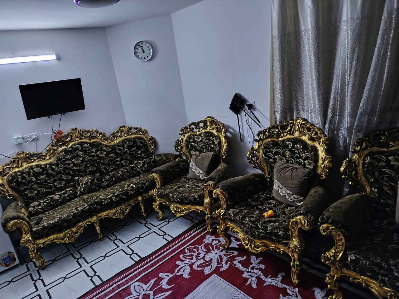 عندي هذا التخم اريد ابيعة ١٠ مقاعد اذا يدوشم يصير يخبل ملكي اكو وحدة من القنفات بيها ضرر بسيط يصلح


**إذا كنت صاحب هذا الإعلان وتريد حذفه لأي سبب، رجاءا أرسل رسالة إلى الدعم الفني**