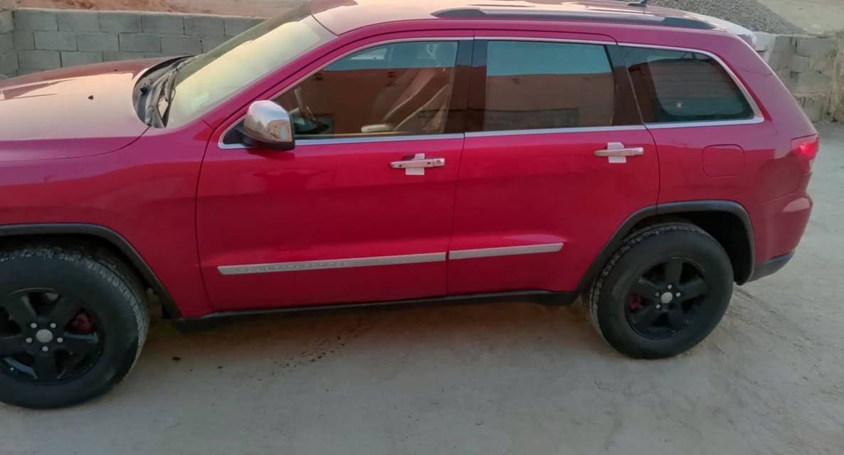 سلام عليكم جيب موديل 2011 سياره مامتعوبه من المحل للبيت كير مكينه حداديه تخم تاير كله مكفول الضرر جاملغ وباب بدون فتح سونار بيها تريد انته تجي وسوي واحد جديد مكان السياره حله مركز الورديه السياره بسمي
رقم الهاتف ***********
