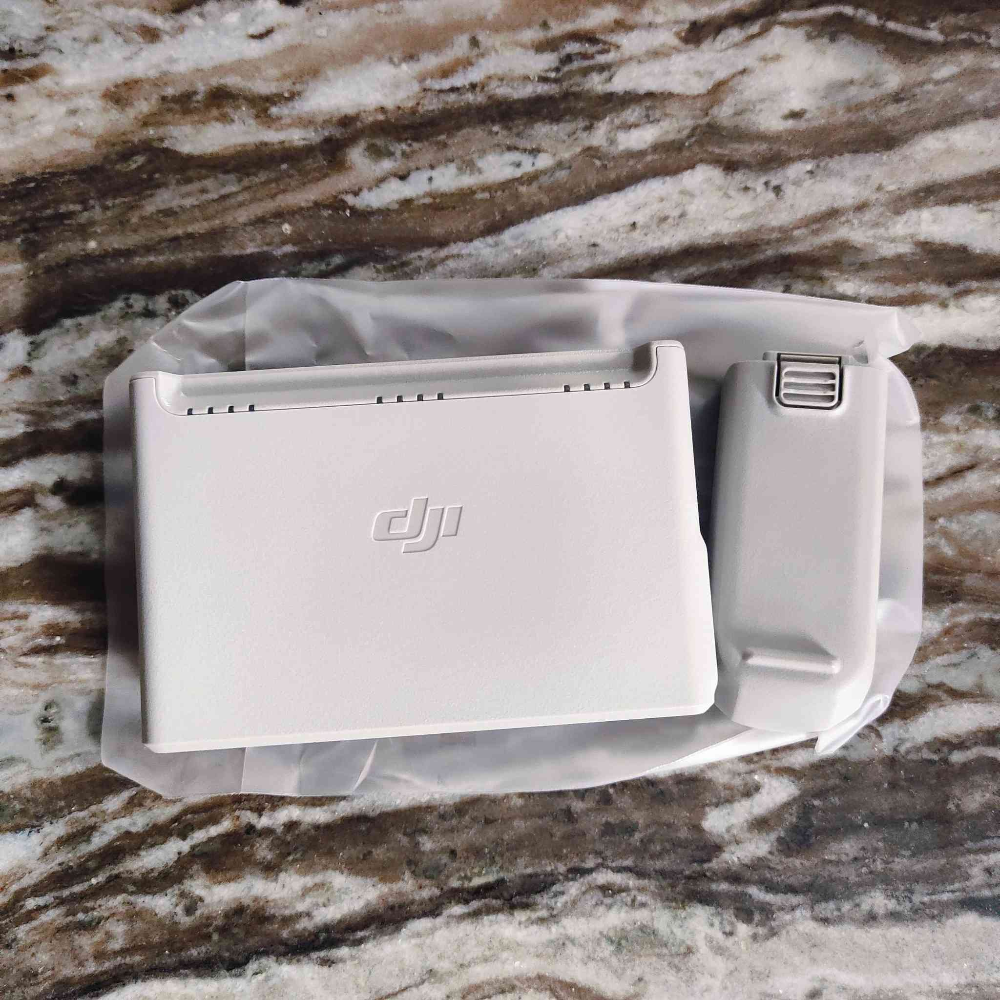 متوفر جميع انواع درونات DJI
متوفر بطاريات وجنط وشواحن وريش 
وقطع غيار جميع درونات dji 
بطاريات وشاحن نيو / افاتا 2و1 / اير 3 اير 3 اس / اير 2 واير 2اس / مافك 3 
نظارات n3 / درع ودرع كمبل افاتا 2
***********
