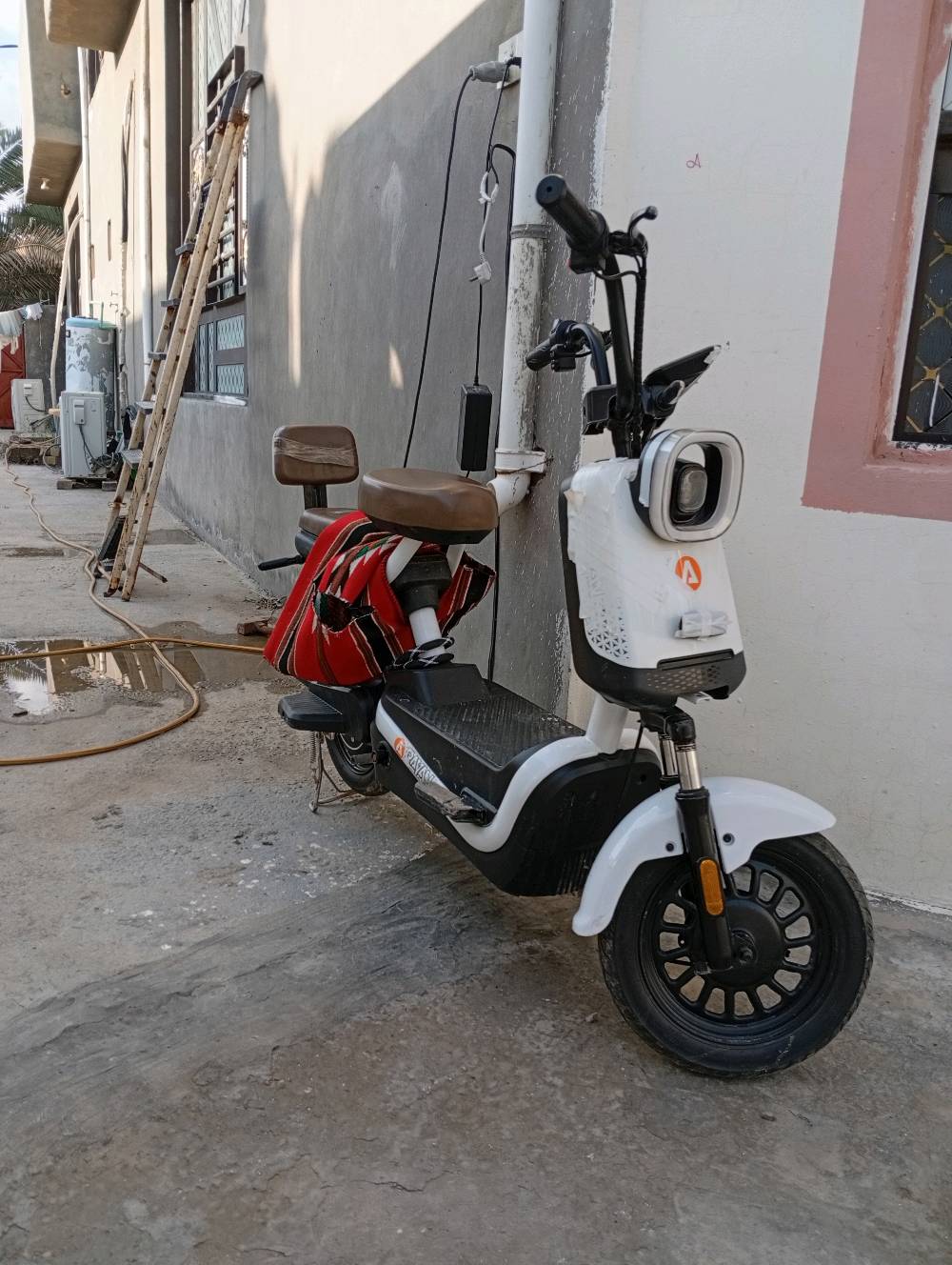 الدراجه نضيفه بيهه بس شويه للكفر الامامي كسر اني أخذته 500 استخدام شهر واحد شاحنه موجوده مكاني النجف الاشرف الحيدرية خان النص 