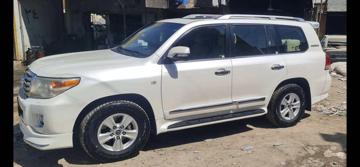 السلام عليكم.. ستينيه موديل ٢٠١١ بدون حادث ماشيه ٢٠٦ كم السعر ٣٢٠٠٠ بيها مجال مكان السياره الدوره ابو دشير... ***********
