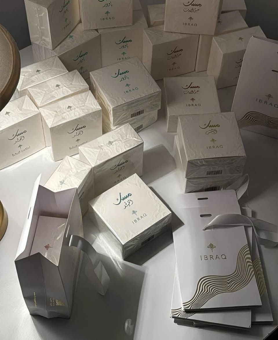 مجموعه عطور مسك ابراهيم القرشي  🤍
تسليم فوري ✅
متوفر بيع بالجمله 

يعني اي بنوته مدام عروس مقبلة ع زواج خاطرها فيهم تتوكل وتاخذ ونضمنلك أنهم  ح يعجبوك  حرفياااا  يجنن وثبات يدوم اكثر من 24ساعه✅

حجم العبوة 75  ملى

السعر 65دينار الأصلي 100%  لو لقيتيه مش الأصلي او مش ثابت كلميني نرجعلك فلوسك 
يوجد توصيل


**إذا كنت صاحب هذا الإعلان وتريد حذفه لأي سبب، رجاءا أرسل رسالة إلى الدعم الفني**
