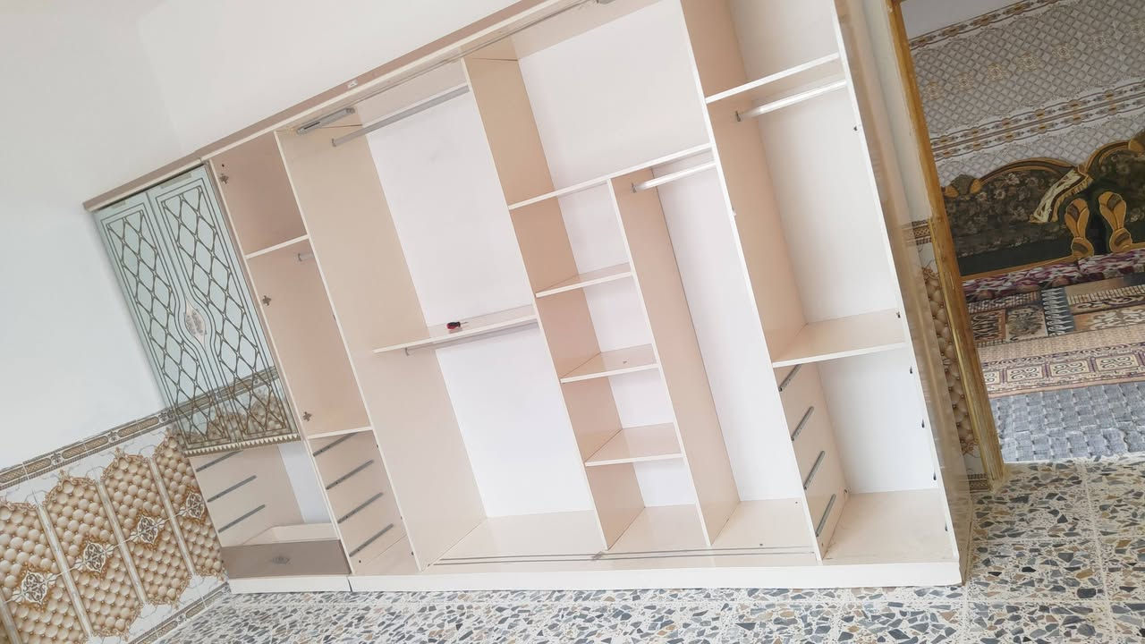 سلام عليكم غرفه 9 قطع نضيفه كلش مثل مموضح بصوره برغي وچوي ملحق طفل ابوب ومجرات سعرها ب700 وبيها مجال للاستفسار ***********////***********
