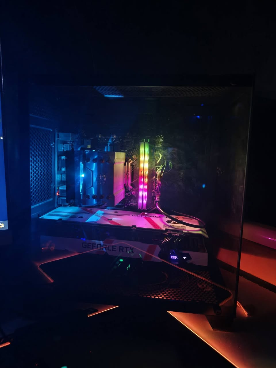 Gaming PC 
CPU: Intel Core i5-12400F (6 Cores / 12 Threads)
GPU: RTX 3060 12GB Gigabyte White 3 Fans
RAM: 16GB DDR4
Storage: SSD M.2 512GB
الملحقات:

الجهاز مناسب للألعاب والشغل والدراسة، ويشغل PUBG، Warzone، CS2، Valorant، GTA V وغيرها بأداء ممتاز.
السعر: 975.000دينار قابل للتفاوض
الموقع: بغداد - مدينة الصدر - قطاع 38
الهاتف: ***********
