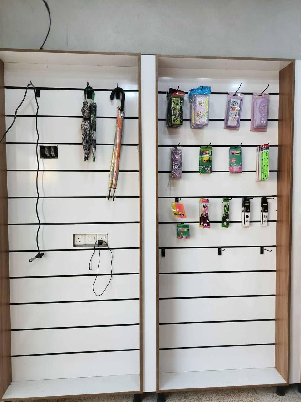 ديكور محل موبايلات اخو الجديد للبيع +جام خانه العنوان موصل حي المأمون *********** بي واتساب
