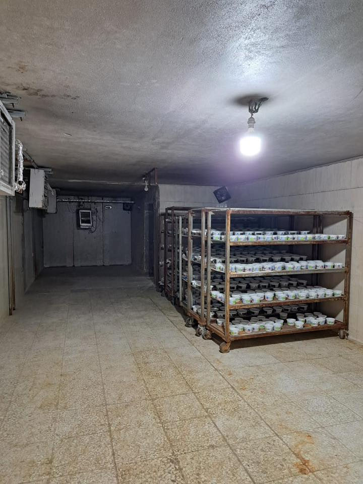 معمل البان للأيجار
الموقع: بغداد/ عويريج الشارع الرئيسي بغداد - حله مقابل مخابز باب الاغا. 
المساحة الكلية: 2000 م مربع 
قاعة إنتاج 400م مربع.
براد 220م مربع قسم تبريد قسم صاعق.
حاضنه 
مخازن 180م مربع 
إدارة غرفة حسابات غرفة غرف عمال مطبخ  مرافق صحيه . 
طاقة المعمل من اللبن في حال إكمال بعض المعدات  : 16 طن /يوميا 
8 طن /يوميا شنينة

ملاحظة: المعمل مجاز رسميا من دوائر الصحة والتنمية الصناعية العلامة التجاريه  بيروت  .

الإيجار يشمل العقار والمكائن والمعدات والعلامة التجارية 
رجاءا الاتصال من أصحاب الاختصاص فقط.

واتس اب: ***********
