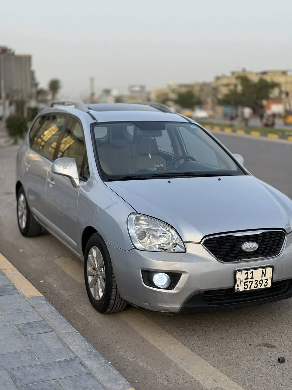 السلام عليكم كيا كارنز 2012شركة العامة جديدة فتحة 7راكب قطعتين تبريد تبريد مركزي تخم تاير جديد مكينة كير جدد بيها الجاملغ الخلفي فقط والسونار مرفق بل صور السعر 120بيها مجال قليل مكان بغداد البلديات لاستفسار ***********
