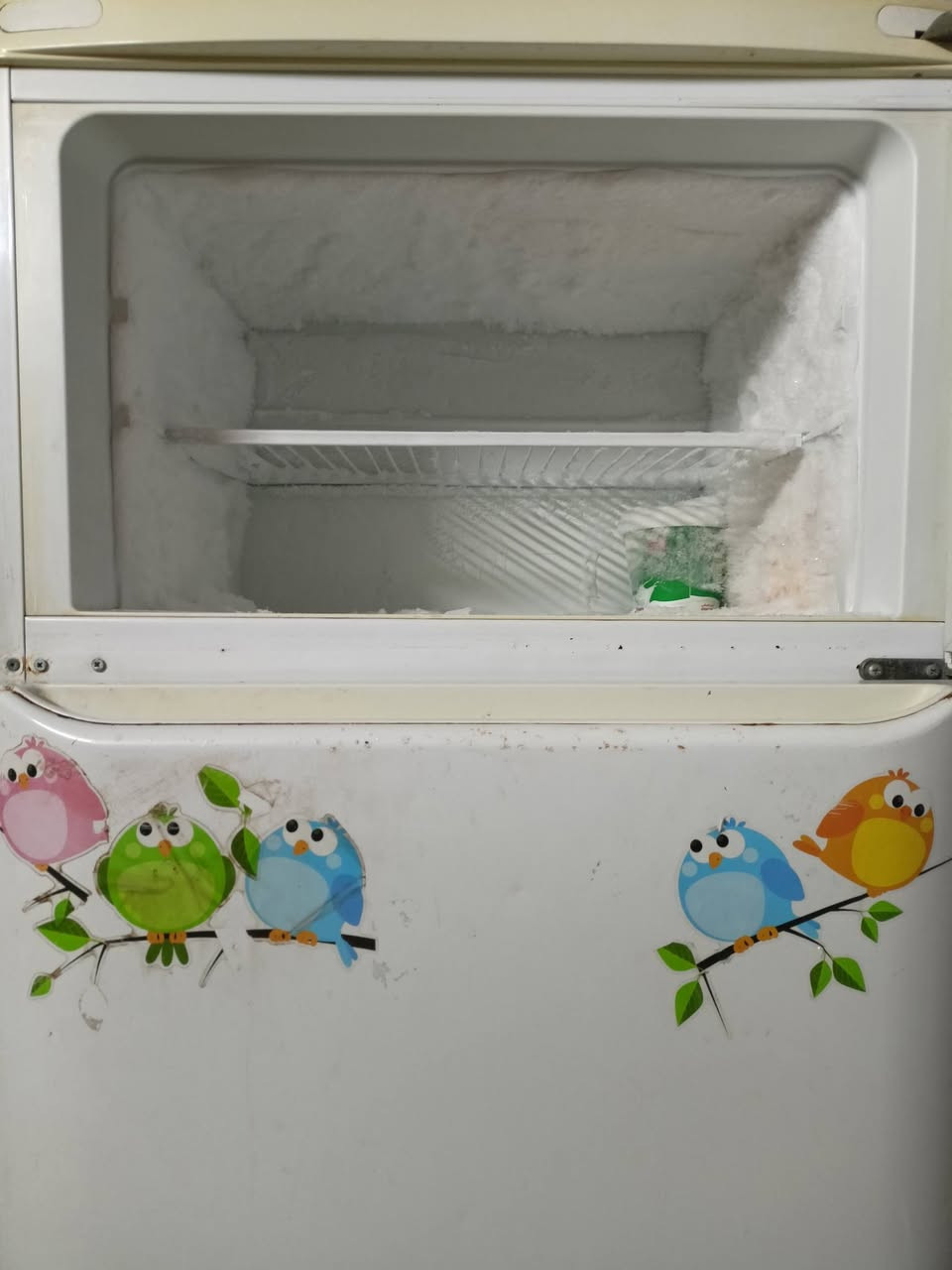 ثلاجه للبيع شرط الشغل والتجميد السعر 150 مكاني موصل الايسر
***********
