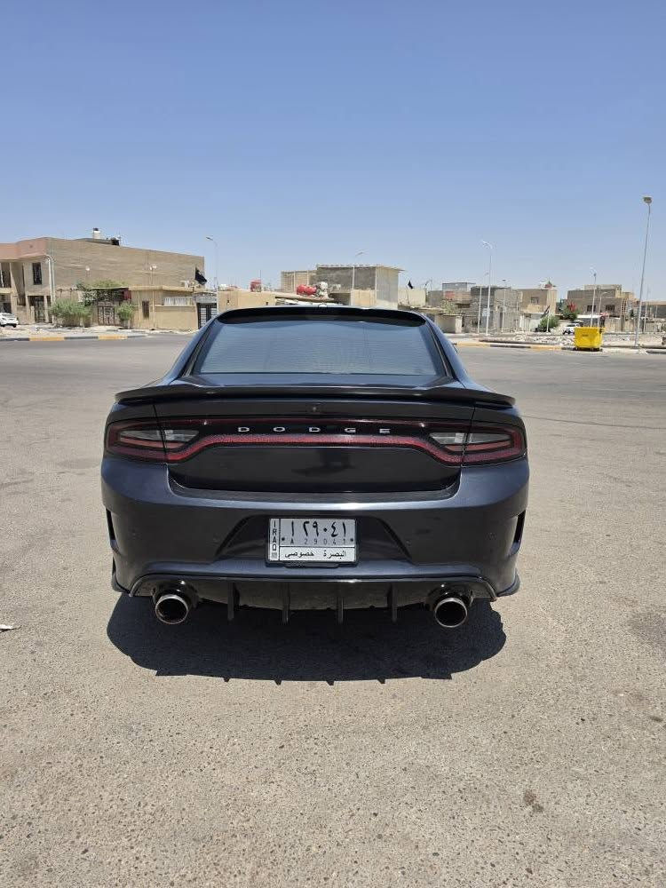 السلام عليكم..
دودج تشارجر SXT Plus موديل 2019
السيارة استخدام شخصي، معتني بيها ومصروف عليها، جاهزة ما ناقصها أي شي.

المواصفات والإضافات:

كت SRT رياضي كامل (دعاميات أمامي وخلفي، دفيوزر، كزوز رياضي، لحية دعامية، وسكوب أبواب، حزام امان مطقم)
ستيرن رياضي كاربون فايبر
شاشة كبيرة
ويل كب حجم 20
مكينة 6 سلندر مكفولة من الفتح والتبخير
الكير مبدل
ماشية 115,000 كم (قابل للزيادة)
السيارة وارد أمريكي، حادثها جداً بسيط بالويل فقط (الصورة موجودة بالمنشور)
السيارة "ليبل واحد"، لا فتح ولا تعمير وكلشي بيها بلادي ما عدا صبغ بالصندوق إثر طخة "ستوتة" بسيطة هنا بالعراق
السيارة باسمي وسنويتها منتهية قبل شهرين.

السعر: 195 ورقة  (وبيها مجال بسيط)

المكان: البصرة

للتواصل: *********** الزبير, البصرة
