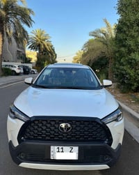 تويوتا كورلا كروز هايبرد 2025  رقم بغداد بأسمي تحويل مباشر جديده جدا ب...
