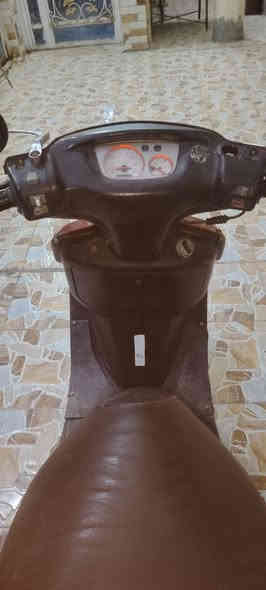 سلام عليكم دراجه للبيع حاويه سلف هندر شغال محرك ما مفتوح كفاله الدراجه لاتنقيص لا تبخير باتري جديد كلشي شغال بل دراجه سعره 550.او بيه مجال قليل  الرقم ***********
