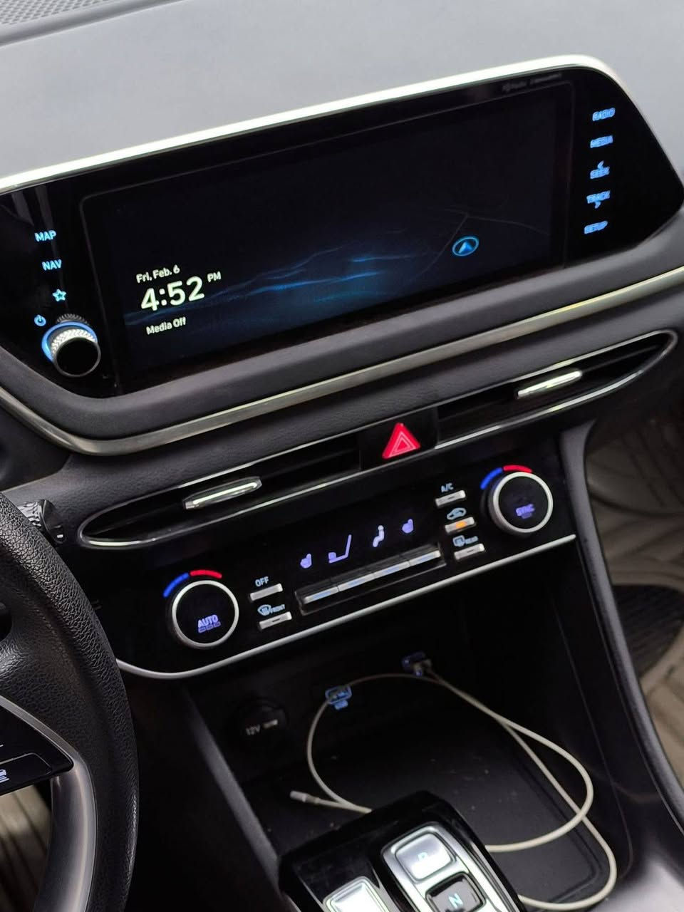 للبيع هيونداي سوناتا 2023
وارد امريكي حادث دعامية
بدون صبغ بدون ايرباك 
رقم بابل دولي
** المواصفات **  🏅🥇
🔹 بصمة دخول ذكي تشغيل عن بعد 
🔸 رادار تحديد مسار مثبت سرعه 
🔸شاشة/كاميرا خلفية 
🔸 تبريد قطعتين مناخ منفصل 
🔸لايت LED امامي خلفي
🔸 كشنات كهرباء - تدفئة 
🔸 تحكم ستيرن جهتين
🔸 اشاير مري
🔸حساسات أمامية وخلفية 
🔸 أنظمة قيادة متعددة 
🔹 باقي المواصفات موضحة بالصور 
الضرر.. دعاميه فقط 
الموقع - بابل الحله 
للاستفسار الاتصال على الرقم 
***********
