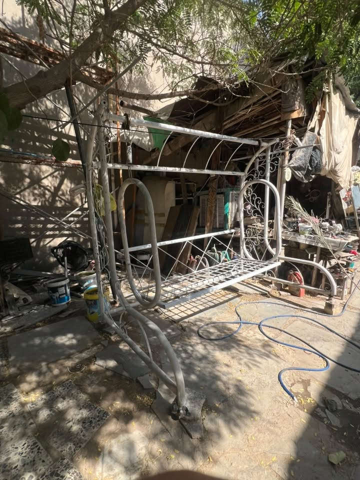 سلام عليكم ورحمة الله
مرجوحه تكفي 4 نفرات مرتاحين قديمة وكلش ثكيله تكمة اصلية بيه بس الرجلين الاماميات خايسات الباقي نضيف
للبيع مكاني بغداد الغزالية 
*********** واتساب
