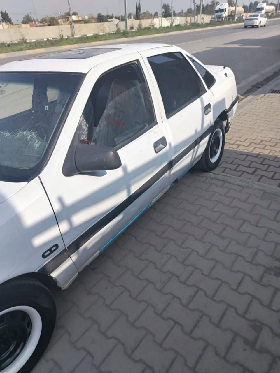 سيارة اوبل موديل  93 اللون ابيض محرك جديد كير نضيف وشرط نشاط فول  تجي تفحص وتشغل وتشوفها بعينك  للاستفسار الاتصال برقم ***********
