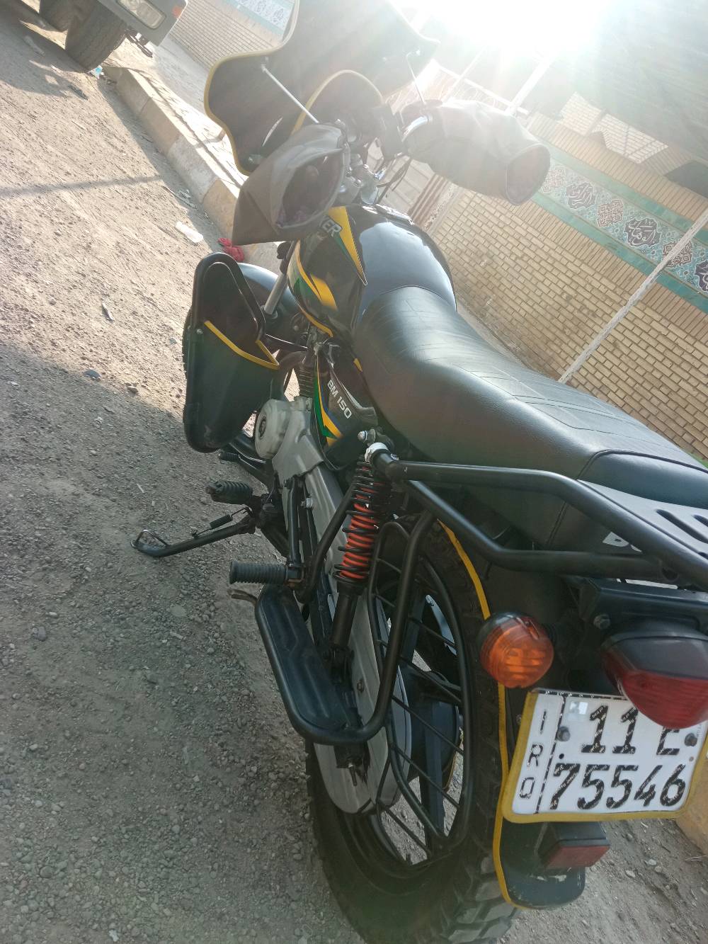 سلام عليكم  دراجه بوكسر موديل 22 رقم وسنويه بغداد  دراجه شغاله جاهزه نكره سلف دراجه حلوه ونضيفه  كهربائيات دبلات كلها شغالات دراجه كبل بوجهك الشارع مكاني بغداد الجديدة موبايل *********** موجود واتساب 