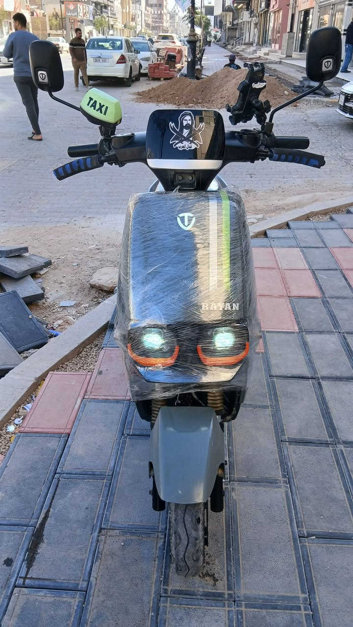 سلام عليكم دراجه شحن البيع الدراجه بعدهي ابوضع الشركه وبطاريات شديتلهه جدد قبل يومين مواصفات الدراجه خير من الله تعال وفحص السعر 750 جوه 700 مابيع المكان النجف شارع الروان الرقم ***********
