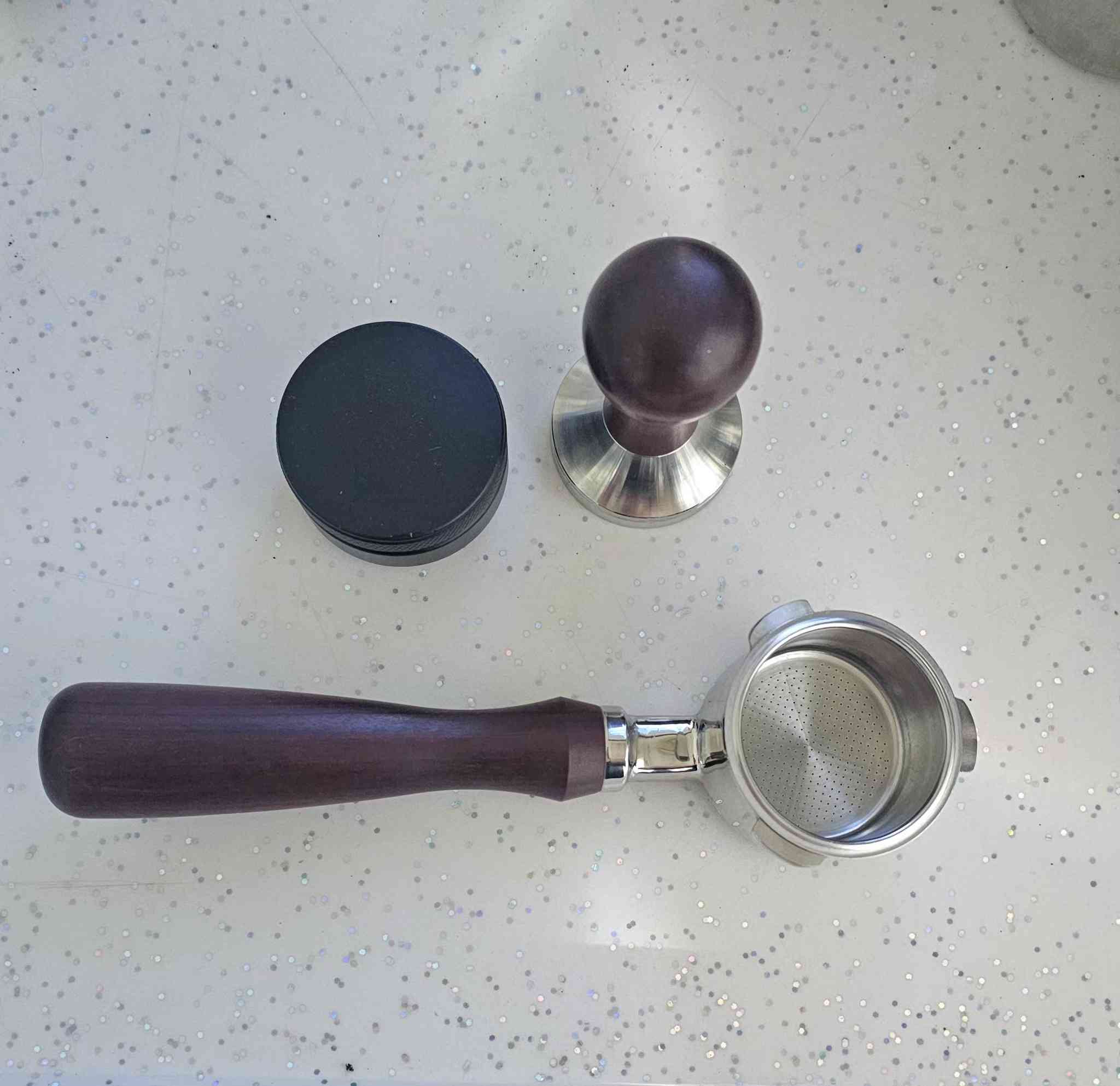 السلام عليكم 
عندي هاي الاشياء قياس ٥٨ 
اريد اراوسها بقياس ٥١ 
الي عنده خلي يدزلي خاص شنو عنده


**إذا كنت صاحب هذا الإعلان وتريد حذفه لأي سبب، رجاءا أرسل رسالة إلى الدعم الفني**