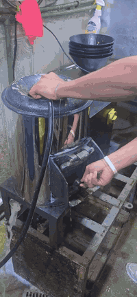 مكشارة بتيتة نظيفة استعمال قليل ٣٠٠  قطاعة فنكر نظيفة حديد ثقيلة ١٠٠ ٠...