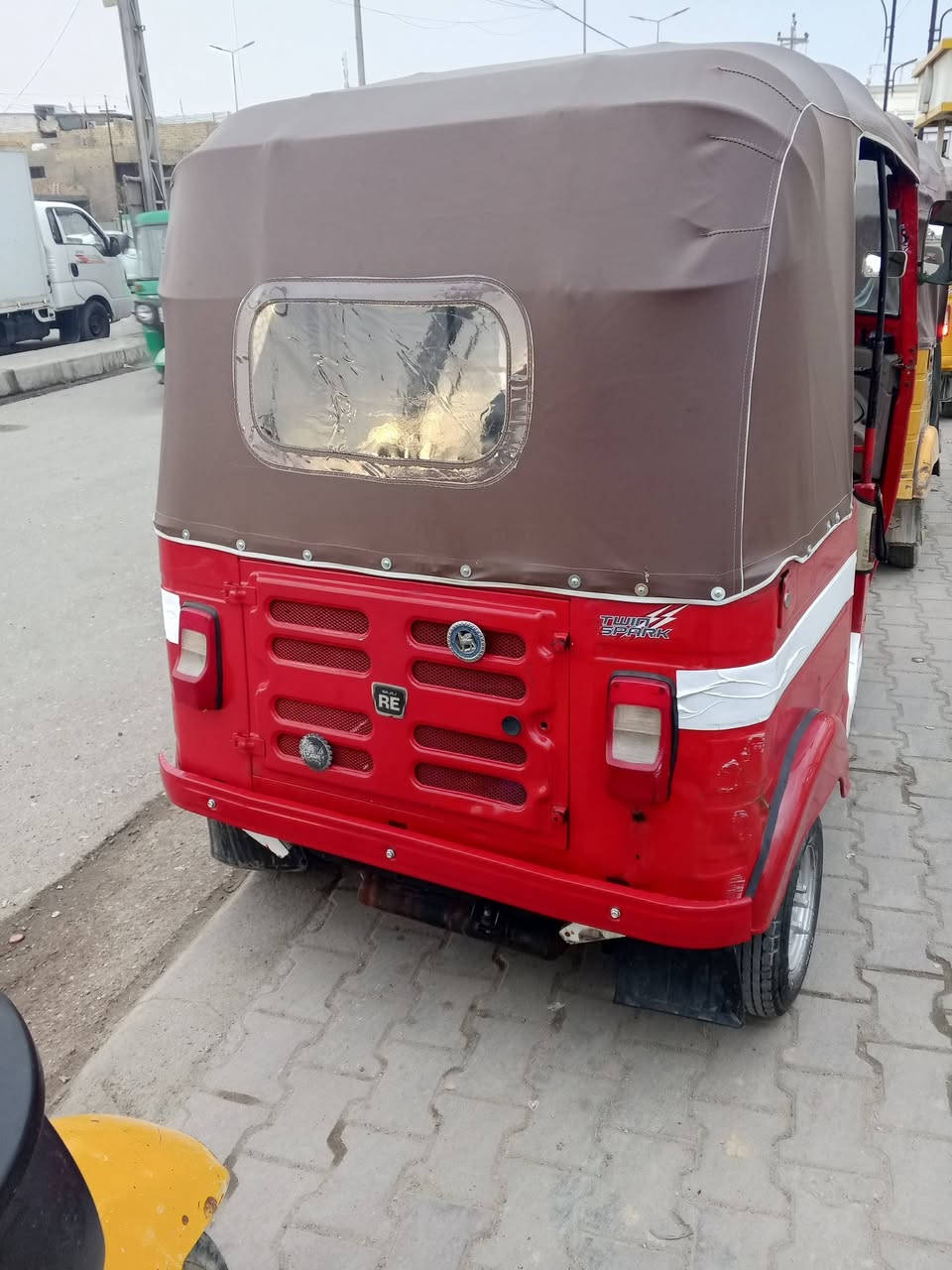 السلام عليكم شباب تك تك للبيع موديل 18 شهر 11 اوراق الاستفسار على هذا الرقم***********
