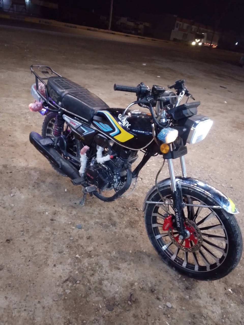 يالله
سلام عليكم دراجة سيفان موديل ٢٥ باب اول سولنك اصلي 
الدراجة كفالة من كلشي وعليها إضافات بسيطة
دراجة كهربائية كلها شغاله على وضع الشركة 
 السعر 760 وبيهة مجال حك جيتك 
للاستفسار ***********
مكاني ديالى الخالص هبهب
