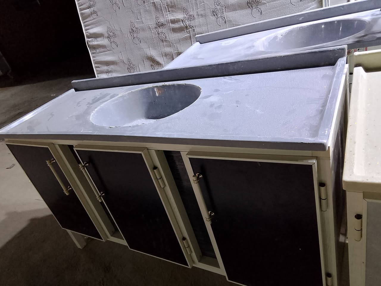 السلام عليكم يوجد كاونتر سنك قياس مترونص
باسعار مناسبه ***********عنوان جزيرة باب الهوى
