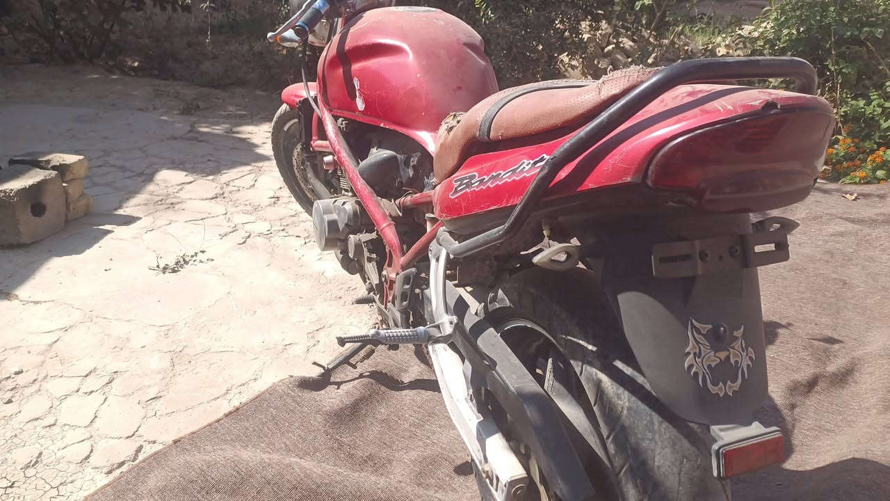 من بعد اذن الدمنيه للبيع دراجه بطح محرك كايمه ومتروكه مابي وراق يعني كوم حديد السعر 200 الف قفل هاذا رقم صاحبه *********** وتحياتي للجميع
