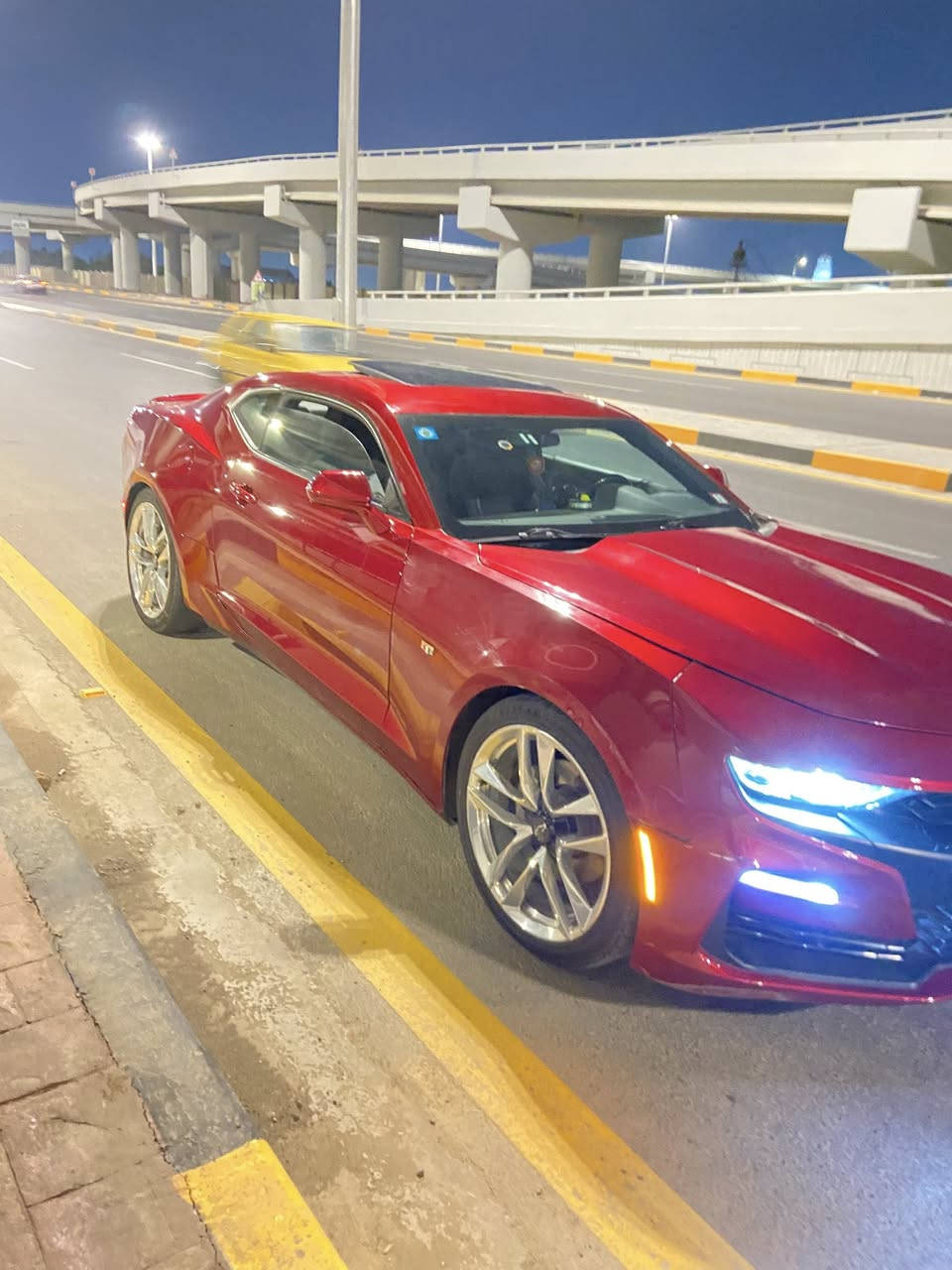 السلا م عليكم 😌
كمارو وارد موديل 2023 RS  
مكينه V6  -3600 💪
لونهة احمر كرزي مميز 🍒
السياره كلش نضيفة 
السياره جاهزه من كل النواحي 
اي نقص ما بيهة ✅
حادثهة تبديل قطعه وحده فقط 
جاملغ امامي  +صبغ الهلال الخلفي  + البنيد بيه بارد جداا 
بسيط السياره بدون دواخل وبدون شواصي حادثهة بل قطع الخارجيه ✅
ايرباك دركه فقط ✅
السياره رقم بغداد استيرادنه و ب اسمي جاهزه للتحويل ✅
السياره مواصفاتهة معروفه 
فتحه بل سقف  ✅
سماعات من شركه BOSE✅
كير اوتو 10 نمر ✅
3 مود قياده شفتات للكير العادي ✅
لايت زنون ليزري بلادي ✅
كشنات كهرباء ✅
سايد بريك كهربائي ✅
ويل كب 20 بلادي ✅
لد محيطي داير الشاشه ✅
بك لايت سموك بلادي✅ 

مكاني بغداد الجادرية  قرب جامعة بغداد  اي ستفسار متواجد واتساب 
***********  
السعر.  (19,500)
