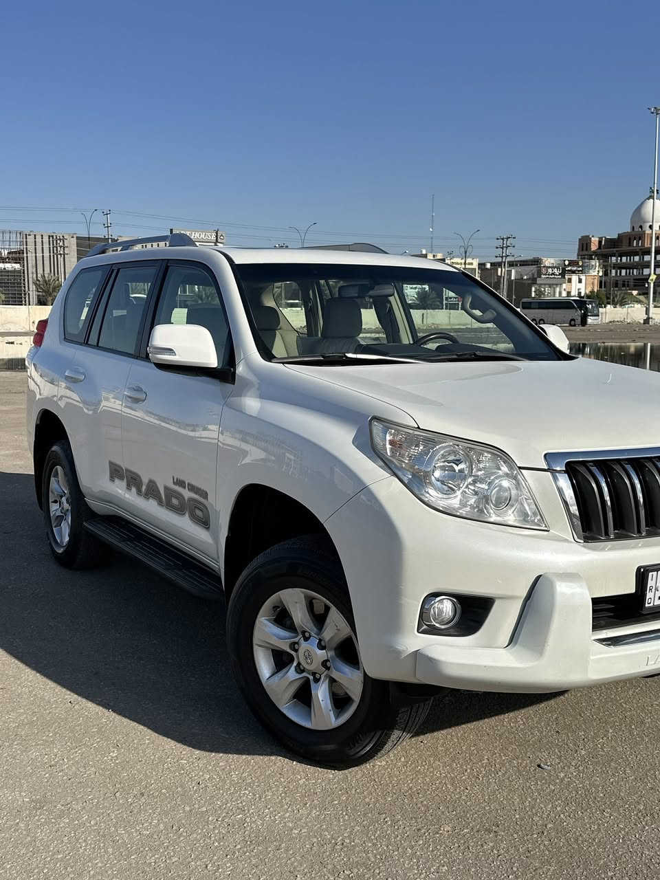 السلام عليكم برادو كويتيه فول مواصفات 1/1 مويل 2013 مكفوله من كلشي لا صبغ لا بارد لا تبديل رقم بغداد الجديد السياره جاهزه من كلشي او جديده ماشيه 175 الف السياره دبل تانكي مكان السياره كربلاء  سعر 298 او بيه مجال قليل لل استفسار رقم الهاتف ***********
