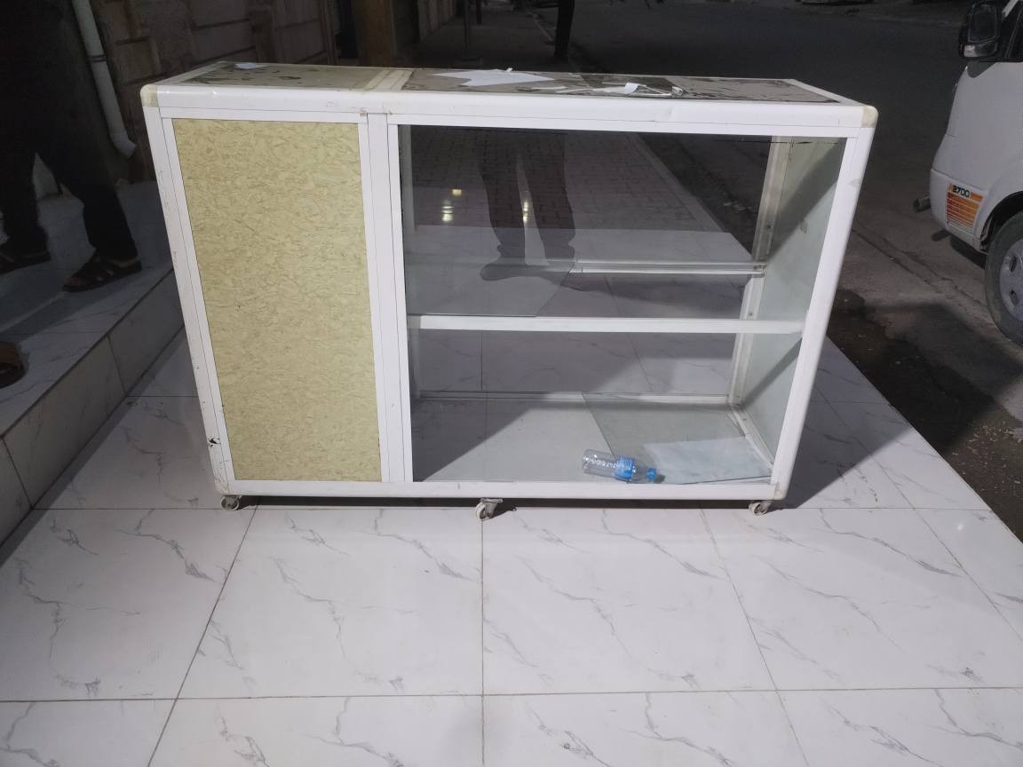 غراض مكتب للبيع للاتصال ع *********** كركوك, العراق
