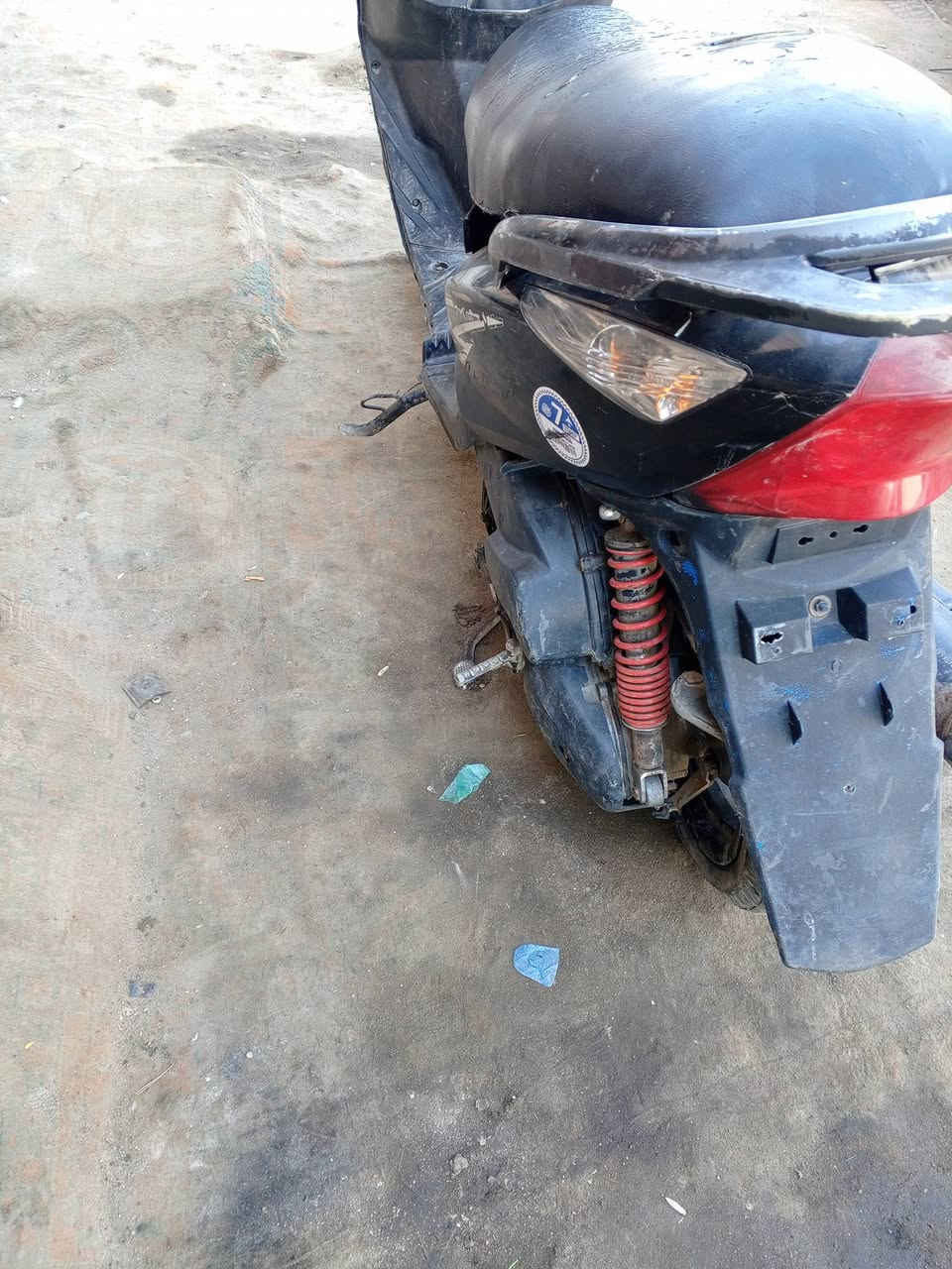 سلام عليكم شباب ماكس ثعلب مكينه تخبل ناعمه بوشه 58 ونص رياضي شلع تبليط كهربائيات شغاله دراجه نقصها باتري تعبان وكابريتر تخربط بس هيه شغاله ابيع كوم حديد اريدها 250 مكاني بغداد شعب رقم ***********
