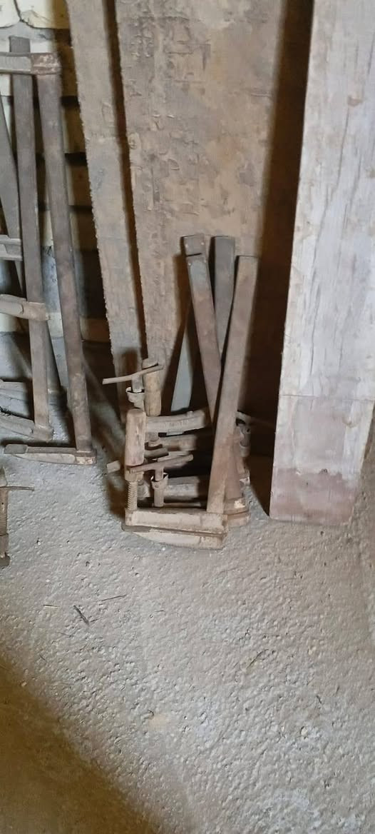 غراض معمل نجارة للبيع كلهم شغالات اتصل عل رقم ***********
