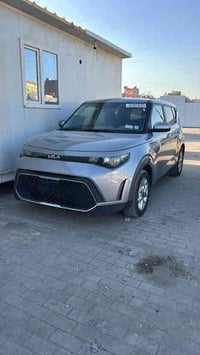 للبيع سياره كيا صول موديل 2024 ماشيه ٦٠٠٠ الف  دخول جديد  حادث جدا بسي...