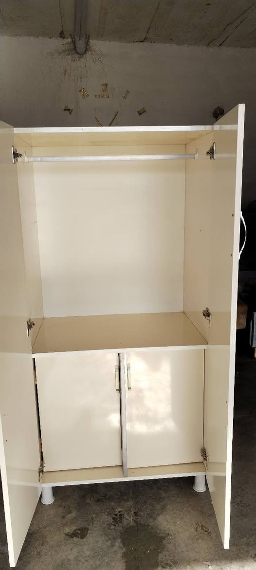 ام دۆلابە تازەو پاک نرخی کۆتای بێ محامەلە قفڵی 85
تکایا بۆ محامەلە تل مەکە .حاجیاوا.***********
قیاسی بەرزی 165 پانی 80
