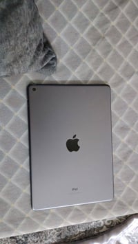 ايباد ٩ • ٦٤ • قلم وشاحن