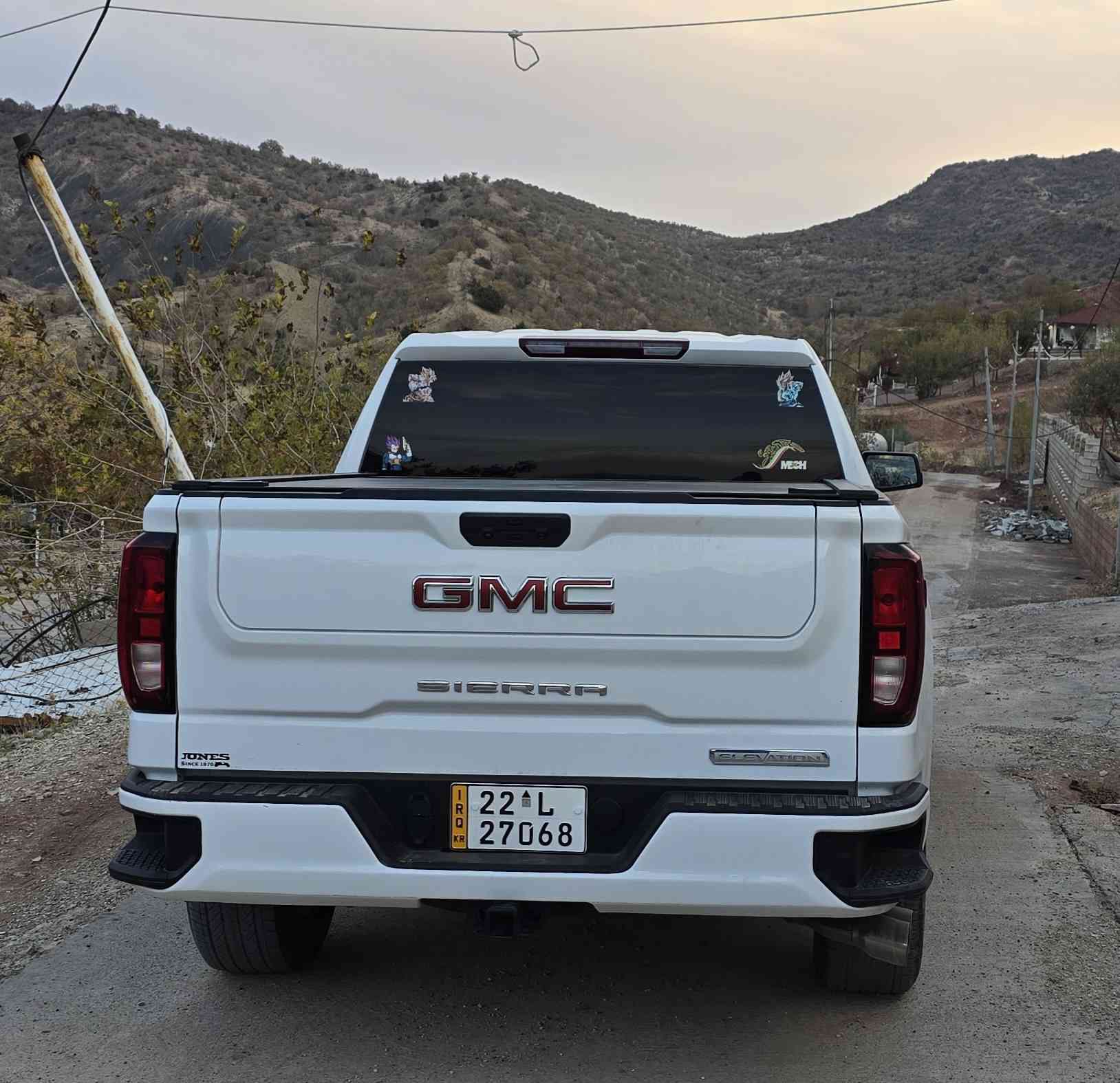 للبيع 
الوحش الامريكي جي ام سي سييرا ELEVAITON
 موديل 2024
فوووول 
باب طويل بدي قصير المرغوب
مكينة 8 سلندر 5.300 المرغوب
كير طرح المرغوب 10 نمر 
القوة الحصانية 355
ارباگ ستيرن برده طاگ تبدیل بیلادی شرط الفحص
ماشية 17 شالف میل  بعدها جديدة 
الكير والمحرك كفالة عامة 
صدر امامي خلفي جديد
مواصفات 
رادارات ورادار أمامي 
رادار فرملة طوارئ
رادار تنبيه أمامي 
شحن واير ليس فاست جارج
غطاء بدي من امريكا
شاشة مقاس 13.4 انش وعدادات سرعة ديتجل 12.3 انش
شاشة تدعم apple carplay و Android auto لاسلكي 
‏ LED اشارة LED نهاري 
كشنات تدفئة
هيتر استيرن
شفتات ستيرن
هند بريك بصمة 
صندوك كهرباء ٣ طكات
شاشة متصلة الشكل الجديد 
تحكمات ستيرن جهتين 
كشنات كهرباء 
دفع خلفي فقط
تبريد قطعتين 
انظمة قيادة Sport -off- Road normal 
كامرة خلفية دوارة 
كشنات خزن 
وبعد بيها هواي مواصفات معروفة ما ذكرتهن
الضرر راس الجاملغ و البنيد 
بدون شواصي راديترات بلاد حادث خفيف جدا
مكان السيارة اربيل
السيارة حيل جديدة واحلى من الصور
***********
