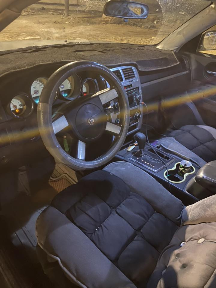 جارجر 2010 ادوات مكصوصه مكينه 3500 سياره يرادلها ترتيب للبدي للبجم اكثر شي مكينه وكير مضبوطات تبريد ثلج حداديه 70% بديها واضع كدامكم بالصور غرفتها حلوه سعر 28 قفل من الأخير وهذا رقمي *********** مكاني بصره
