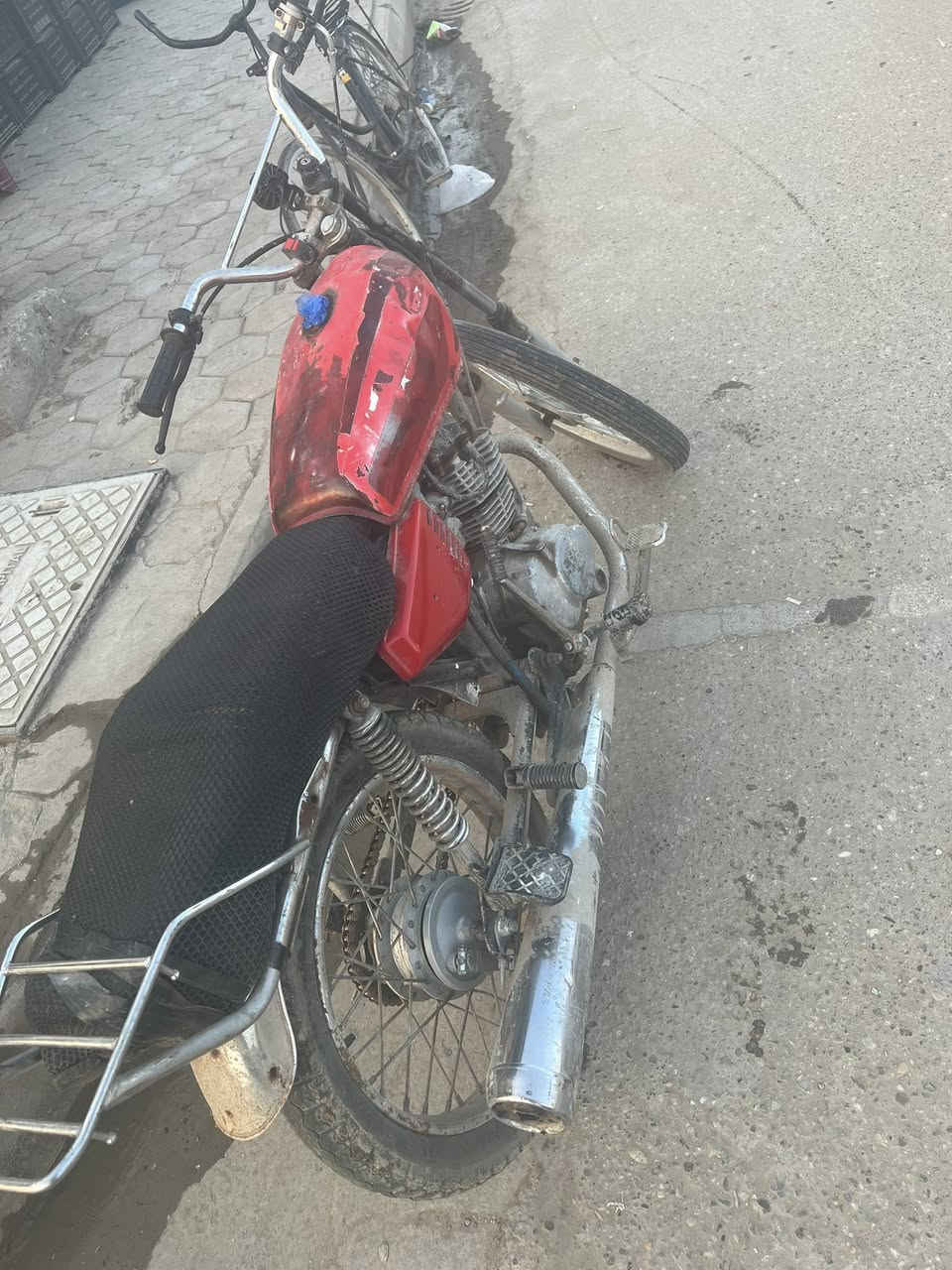 سلام عليكم تايكر موديل ١٩مكفوله من السرقه أبيع كوم حديد لدراجه  مجفته بس بيها شلعه شك لكاع لدراجه كلك اتصل وتدلل ***********
