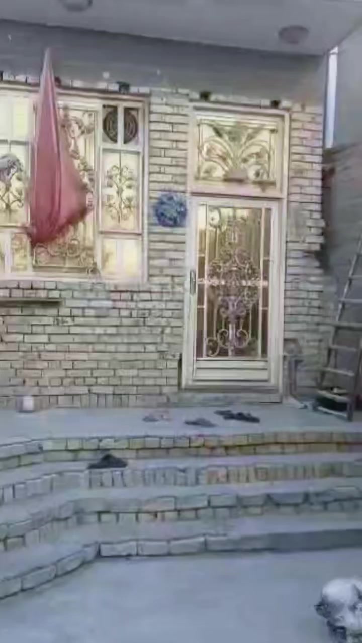 دار للبيع 
الموقع حاوي العباس شارع الامام على شارع التبليط السايدين  ارصفه ومستوصف بابك مقابل بيت قاسم جعفر الحامي  ما مجاري وكهرباء البيت مساحته ٣٥٥ الواجه ١٣ ونص ونزال ٢٧ مشمول  بالتمليك عندي معامله كامله الى وصورة قيد من الطابو وبي رقم ونسخه من الطابو   واتساب او اتصال ***********
*********** مامتواجد على الفيس واتساب موجود
