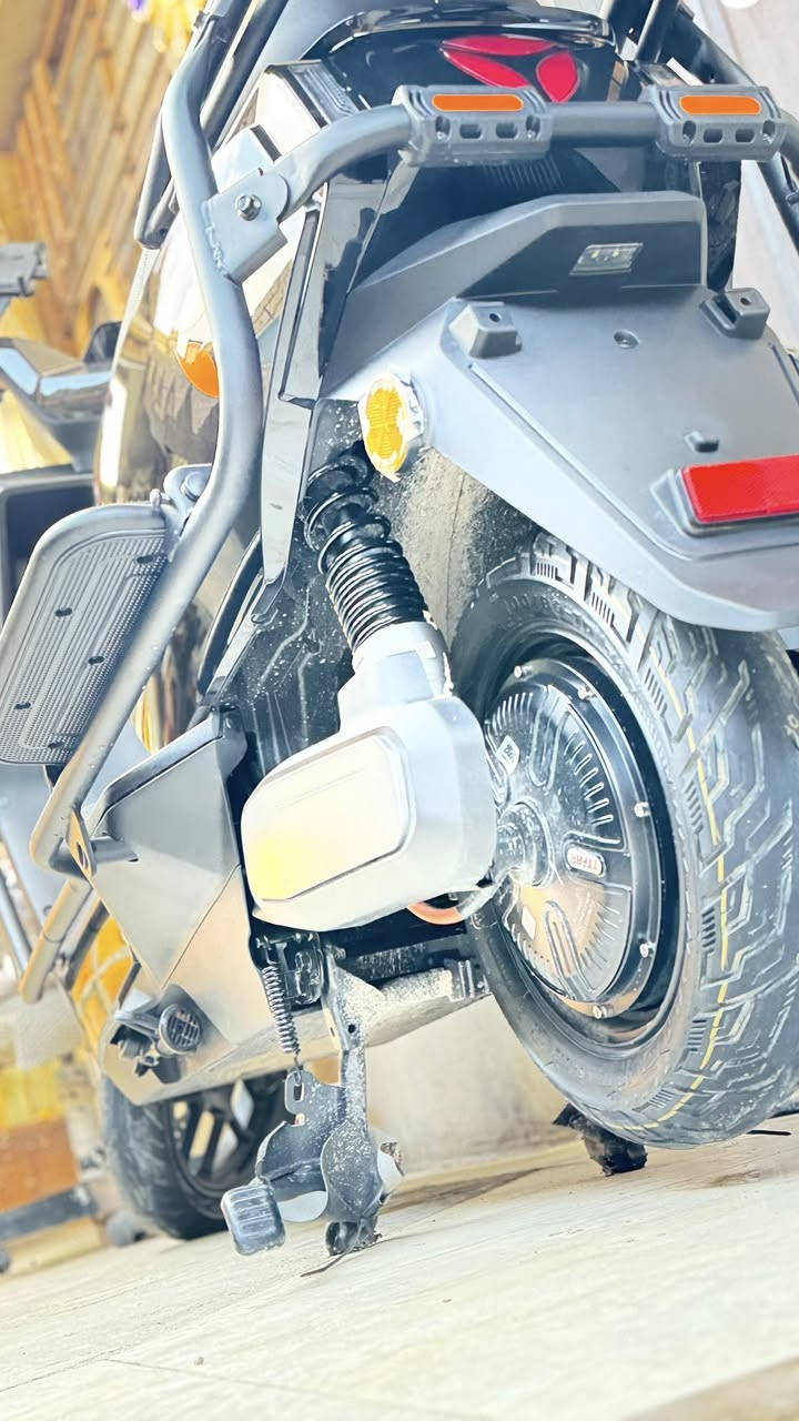 ألســلامُ عَلَــــيكُم يابه ابو  العبد للبيع سعرهه معروف  ياديا و ضمان ياديا ميحتاج  نسولف بي 
الوصل موجود قبل اسبوع تقريبا اخذتهه من الشركه  الرئيسيه 
مواصفاتهه الدراجه  تكدر  تسوقهه بس  من خلال التلفون او  من خلال  البصمه او اخر خيار  سويج 
تمشيك ٧٠ كيلو تقريبا  الى ٦٥  حقيقي  
سرعه ٦٠ 
قفل ذاتي 
قفل سرعه 
بيهه ميزة الرجوع  للخلف 
من تربطهه  عالتلفون  بيهه هواي  تحكمات 
بصمه ضوء مستشعر موضح بالفيديو 
ضمان سنتين  عالبطاريه و العقل يعني راسك بارد 
ناعمه و سياقتهه  حلوه كلش  والسايق من هاي  الشركه يفهم قصدي 
شباب وصلهه موجود  ماخذهه  بمليون و  ٢٣٠  الف  و هسه  احتاجيت 
انطونه سعر بالمعقول بس  خلو بالكم  لا تكسرون  بحلال  العالم 
سمعونهً الصلاة  ع النبي  الكريم و الهِ و صحبهِ  و سلم 
اسف عالاطاله مكانهه  بغداد /  الدوره  
متوفر خاص  و عدكم واتس  و بخدمتكم  
***********
