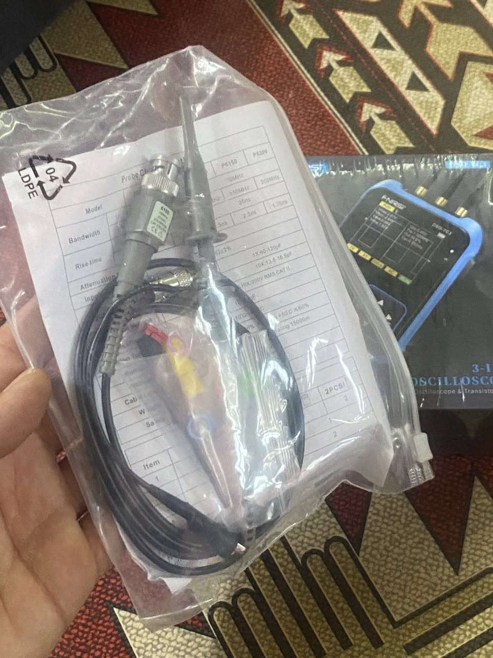 هذا الجهاز هو راسم ذبذبات رقمي محمول من ماركة FNIRSI، موديل DSO-TC3.يعتبر جهازًا 3 في 1 يجمع بين راسم ذبذبات، وفاحص مكونات إلكترونية، ومولد إشارة.يتميز بشاشة ملونة وأزرار تحكم مدمجة، 
اعله سعر ابيع  ***********
