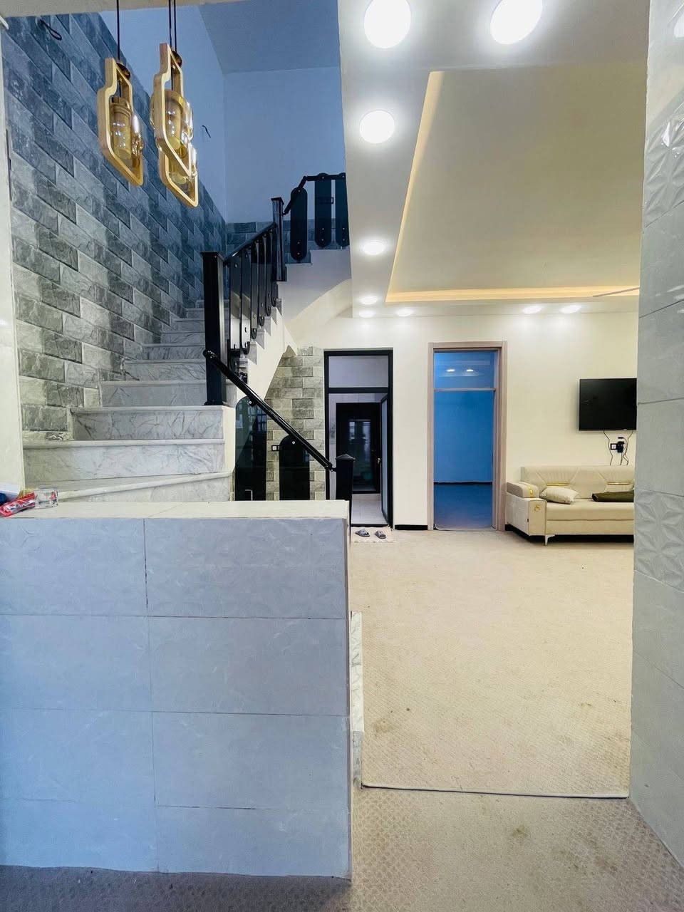 يالله الهم صلي على محمد والي محمد يوجد بيت مساحه 150متر طابقين بناء طابوك جمهوري بي غرف نوم عدد 4وصاله واستقبال ومطبخ وصحيات عمل درجة اولى كافة الخدمات ماء مجاري كهرباء وتبليط طابو زراعي قرار محكمة البيع مباشر معه صاحب الارض موقع البيت كربلاء مجمع القربه السكني قرب جامعه العميد شارع الرابط مال الزبيليه بيع نقد فقط الاستفسار انتصل على الارقام التالية 
***********
***********
واتساب موجود تحياتي للجميع
