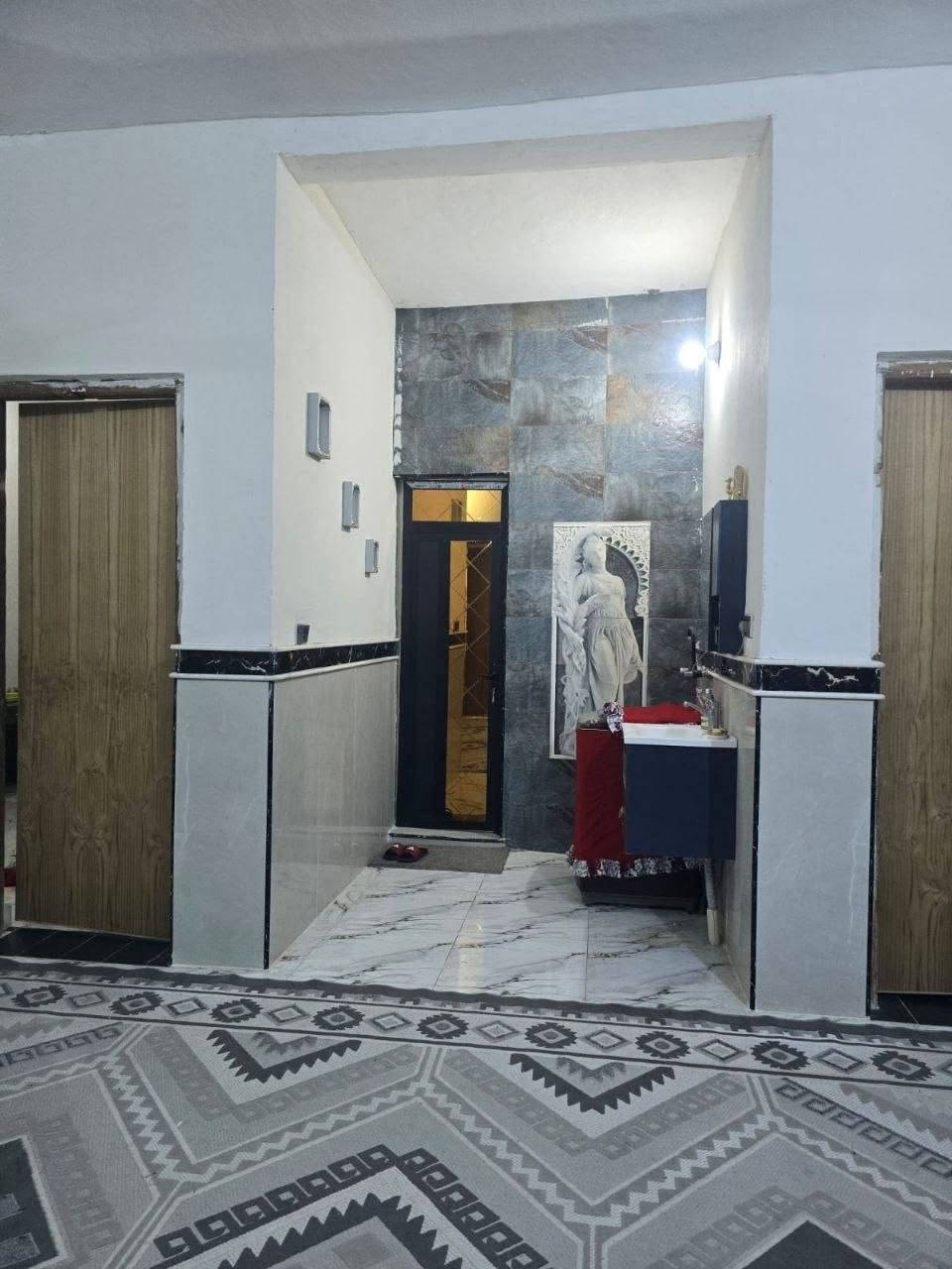 🏡 بيت للبيع طابقين - فرصة مميزة للعوائل بسعر مناسب 🏡
📍 الموقع: نهاوند - قرب دائرة البطاقة الوطنية والمستوصف الصحي.
📐 المساحة: 200 متر مربع.
✨ مواصفات البيت:
🔹 طابقان.
🔹 4 غرف نوم.
🔹 صالة واسعة.
🔹 غرفة استقبال.
🔹 مطبخ كبير.
🔹 3 صحيات.
🔹 بناء عگاد.
🔹 ترميم جديد وجاهز للسكن مباشرة.
🌳 يقع في منطقة هادئة ونظيفة، مع شوارع حديثة التبليط وقريب من الخدمات الأساسية.
💡 للعلم: سعر الـ100 متر في المنطقة يصل إلى 100 مليون دينار، مما يجعل هذا البيت فرصة ممتازة مقابل المساحة والبناء والتشطيبات.
💰 السعر المطلوب: 181 مليون دينار قابل للتفاوض للجادين.
📞 للتواصل للجادين فقط:
***********
✨
