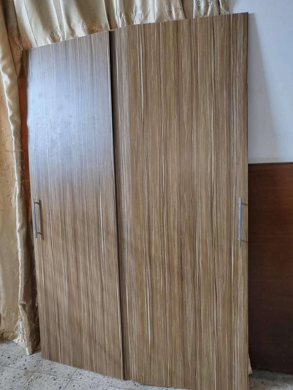 السلام عليكم غرفة نوم تركيه للبيع المكان الكاظمية الضباط السعر 400 رقم الهاتف ***********
