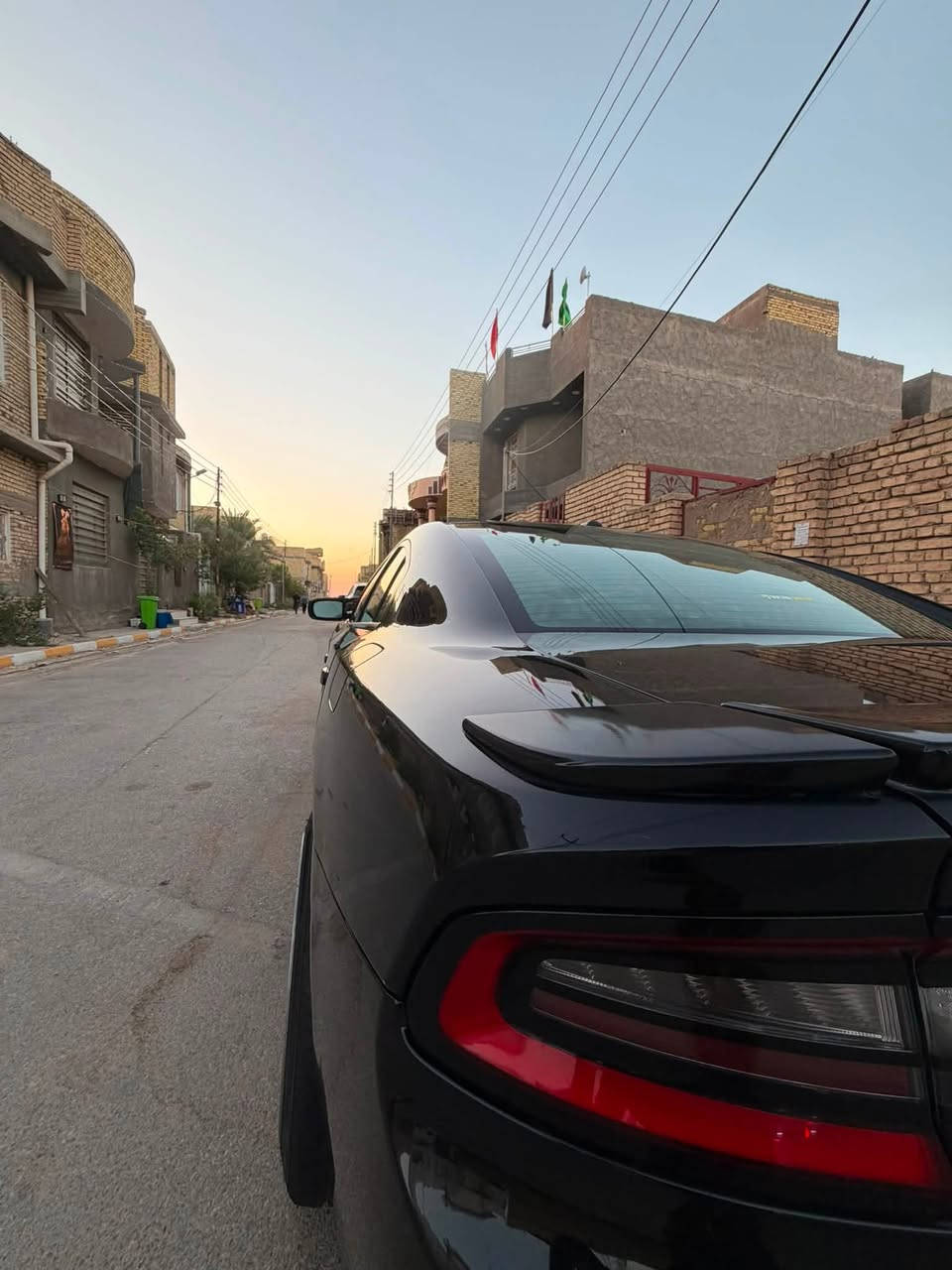 سلام عليكم 

دوج جارجر للبيع مديل 2020 اصل وفصل رقم بغداد حره بسمي تحويل ثاني يوم. 

مواصفات السياره. 

فول.

1 كشنات جلت حضن تدفه تبريد 
2 خزن ميموري 
3 سقف بنرانه 
4 ستيرن تدفه تبريد 
5 حساسات امامي خلفي كامرات خلفي 
6 ويل امامي ٢٠ خلفي ٢٢ بلاد عليه تخم تاير بلكارتون 
7 سبايدر بلاد مال شركه 
حادثه موضح بصور بنديد مبدل فقط وخسفات للقمار موضحه بصور اثر تحميل حاويه بقيت سياره ع وضع الشركه ستخدام شخصي 

الشراي يتصل ***********
 لايدخل خاص ولايكلي شنو بيه مابيه كلشي موضح بصور
