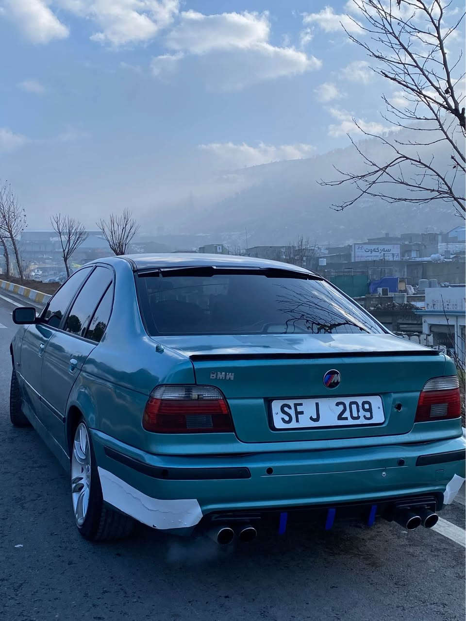 BMW 525e V6 2002
ئه گه ر مشتري ني بئ زارمان مه كه 

قه پات مواسه فات  جام فو تو ئاوینه گه وره M5  بلادي سه قف شه مو کوشن جلد کوشن خه زن می موری کوشن هیته ر ته له فون سوکان M سوکان کا ره بای تحديد سورعة و فوليوم شاشه گةورة كاميره بيلادي 
زور مواسه فاتی تره له گه له 
هه مو شتیکی بیلادی خوی ده سکاری نه كرا وه
مه نه فیستی ئه سلی خوی له گه له ابراهيم خليل
وهک سفر وا یه ماشاء لله
سةيارةكة لؤكو خاوينة دةعامي لؤدةعامي بةشةرت
يةك دينار مةسروفي تيدانية زؤر زؤر بةقوةتة
بي دعم و ليدان هەموو گیانی بە شەرت 
كير و مةكينة ته بريد و هيته ر كاره باي بةشةرت
شوێن :سؤران
ژمارەی موبایل:*********** أربيل, العراق
