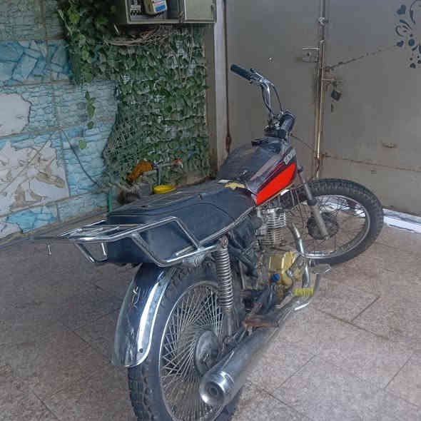 دراجه سيفان مكفوله مكينه نامه برو 4 كير المكينه نظيفهه ما تطفى بيك ابد مال شغل و كور كامل مبدل قبل أسبوعين تاير امامي مال قفاز جديد ما ماشي عليه غير اسبوع يلمع و تاير خلفي نظيف و انطيك وياها تاير تعبان بس مبي شيء بجم امامي انطيك بس ما يكعد على هذا التاير لأن مال قفاز يحتاجلها ترتيب بسيط من ناحيه الشكليات و هل سوالف و تذب دهن شويه من الجبنه الي يم الستاند

سعرها 230 و بيها مجال للشراييي

مكان بلديات موجود خاص و موجود واتساب ***********
