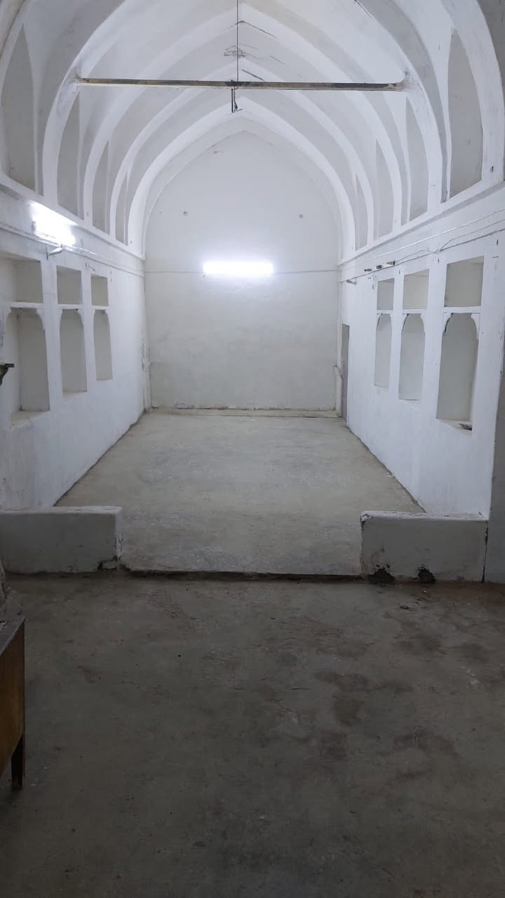 #مكتب جنة العراق للعقارات 

دار  سـكنـي للبيع طابق واحد 

#الموقع :- فـي كركوك  بريادي خلف جامع الأقصى وقريب من فلكة مصلى وقريب من شارع صلاح الدين وسوك

مـــلاحظه الدآر بناء قديم بس يترمم 

موقع مميز جدا

المسـاحة   288 م

واجهة 8 م 

ملاحظة الدار مؤجر بوارد شهري 250 الف 

السـعـر   75 مليون مع المجال والله بلاش بلاش 

التفاصيل 

ط1 استقبل وهول داخلي ومطبخ وغرفة نوم عدد2
ومجمع صحيات عدد ٢ وبيتونا 

——————————————————

❤️ العقار #حصرًا لدى مكتبنا 
⚜️بأمكانكم عرض عقارتكم لدينا سواء كانت #بيــع أو #أستثـمار 
 
مكتبـــ جنــة الـعـراق 

للاستثمار والتطوير العقاري معكم نحو الافضل للإستفسار
يمكنكم مراسلة الصفحة 

اوالاتصال ***********
****************************

* نستقبل جميع عروضاتكم السكنية 🏠 والتجارية 🏡 بكافة مناطق كركوك  

للمزيد من المعلومات مراجعة مكتب جنة العراق للعقار 

حي الــــــواسطـــي 

في السايدين اذا عة الرشيد مجاور مسجد نور الدين الزنكي قبل مول حجي زياد 

او الاتصال على 

📲  ***********
