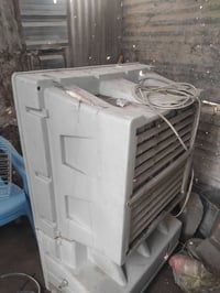 مبردات ثنين للبيع وحدة جبيرة وثانيه وسط نضيفات علئ الفحص مكان بغداد 07...